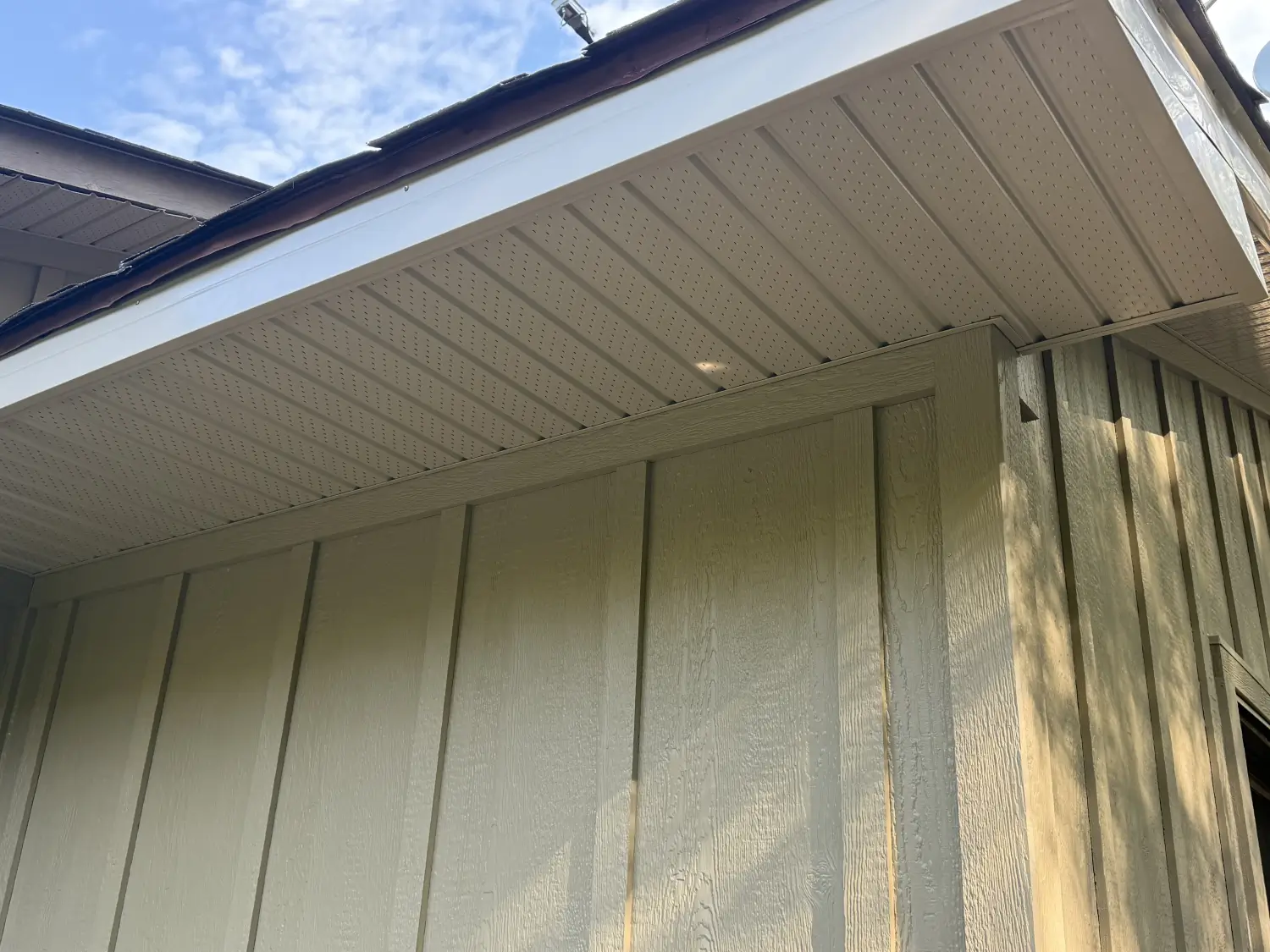 Soffit Aluminum Installations - Estate Renovation Centre